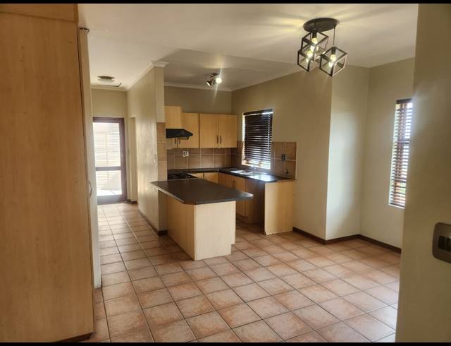 3 BEDROOM APARTMENT FOR SALE IN AZALEA PARK